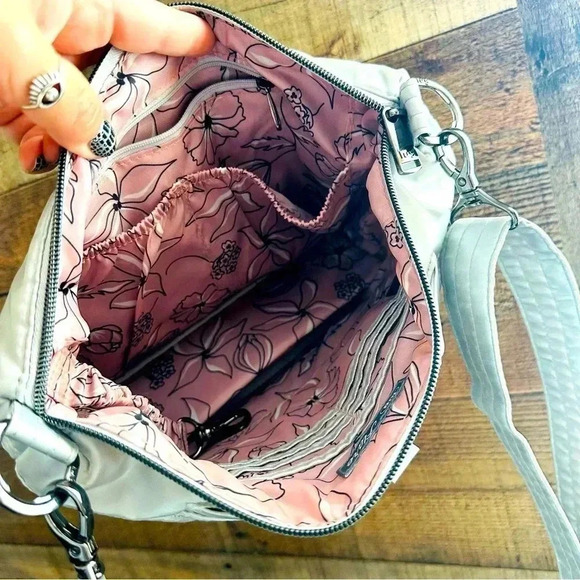 Lug RFID Medium Crossbody - Flare 2 - Picture 7 of 11